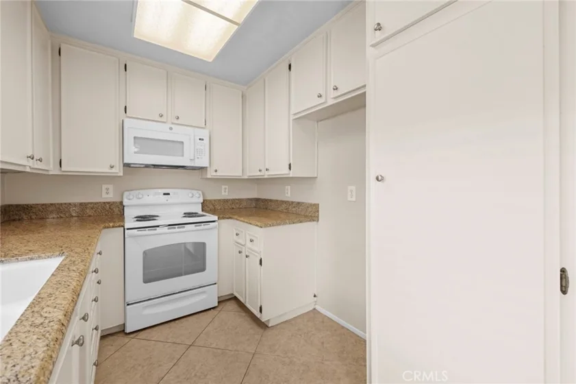 1401 Cheltenham Lane photo 11