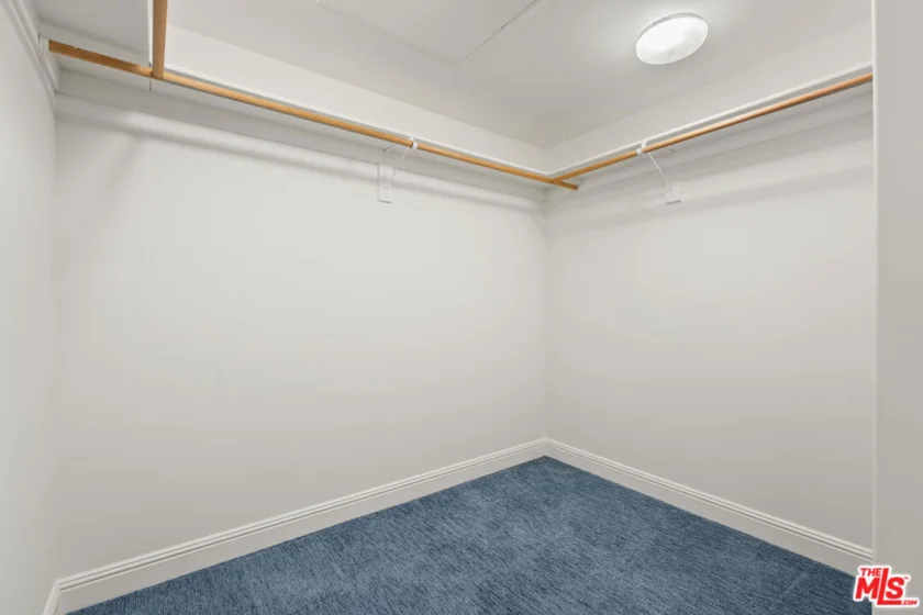 5037 Rosewood Avenue #301 photo 4
