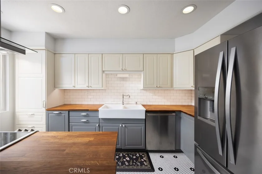 17962 Irvine Boulevard photo 1