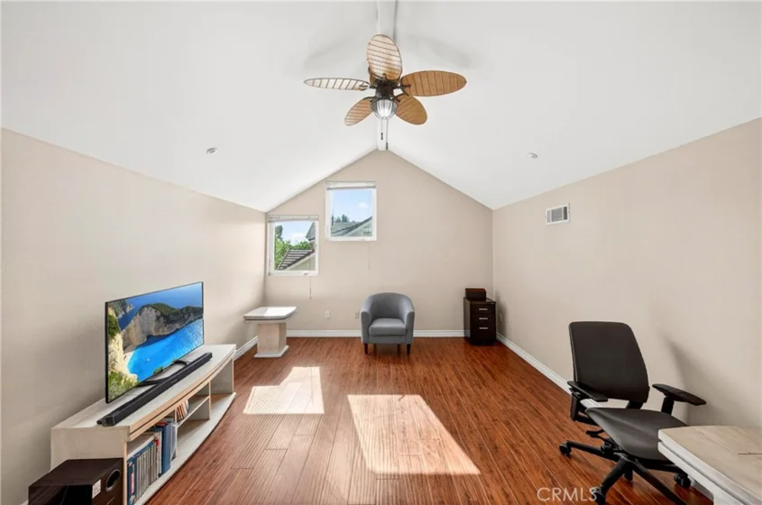 4842 Sapphire photo 16