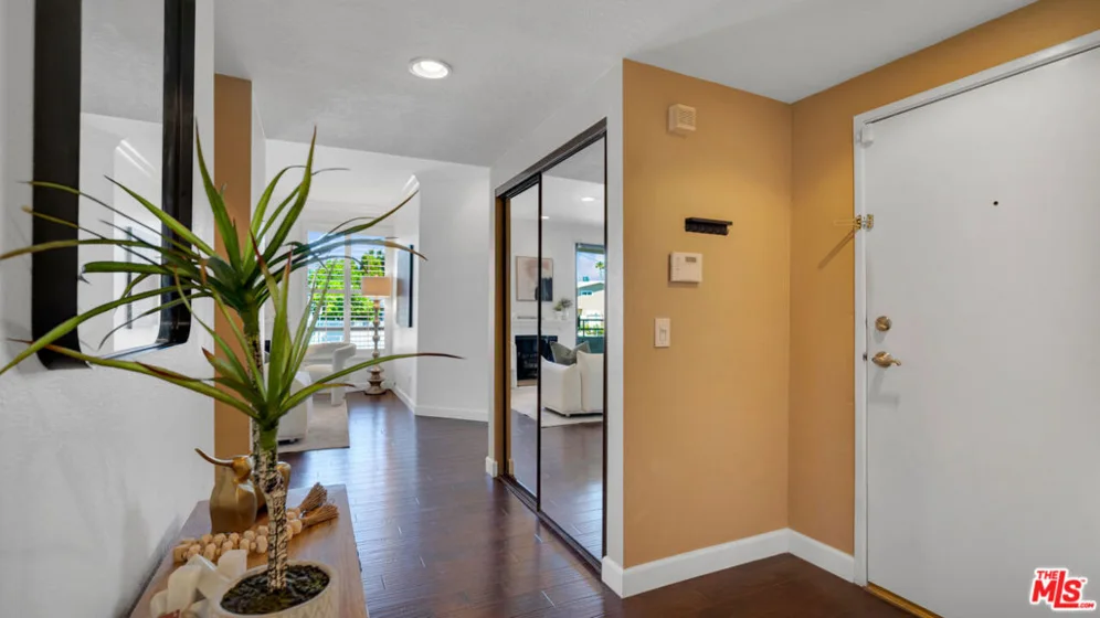 13920 Moorpark Street #106 photo 3