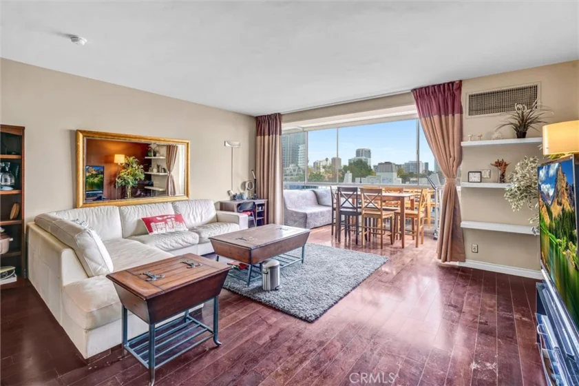 969 Hilgard Avenue #706 photo 2