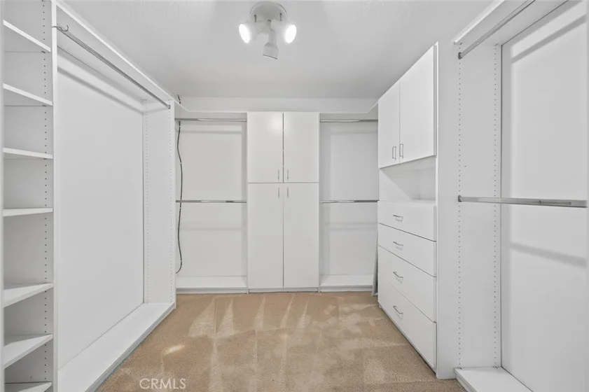 421 Burlington Court #101 photo 38