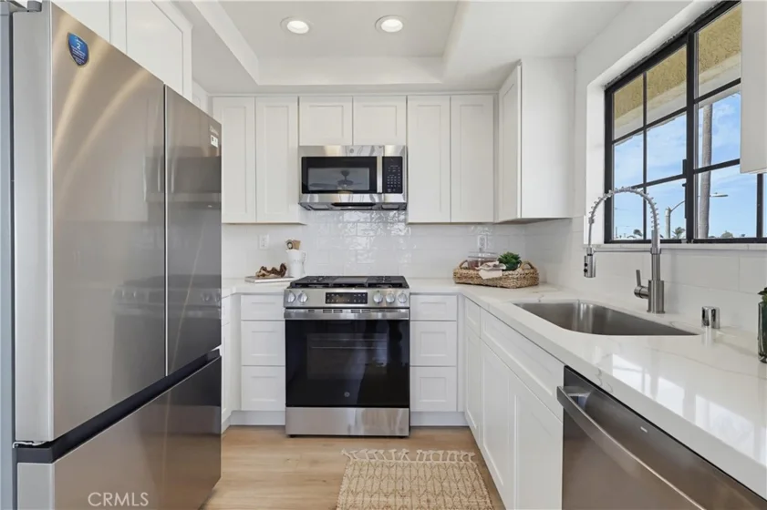 4029 S Pacific photo 20