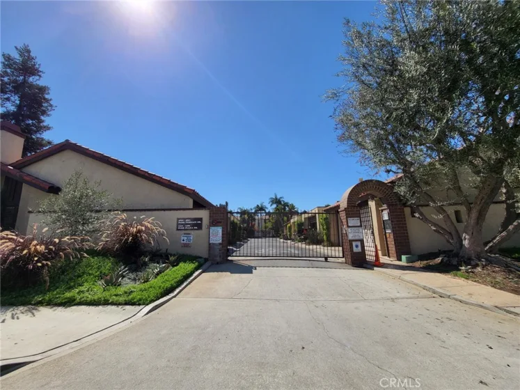 1326 Park Plaza Drive photo 1
