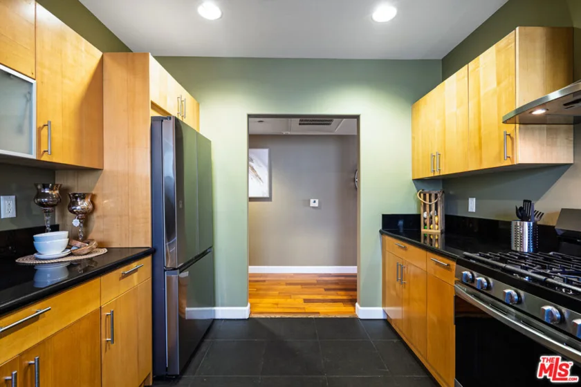 1540 Amherst Avenue #PH2 photo 25