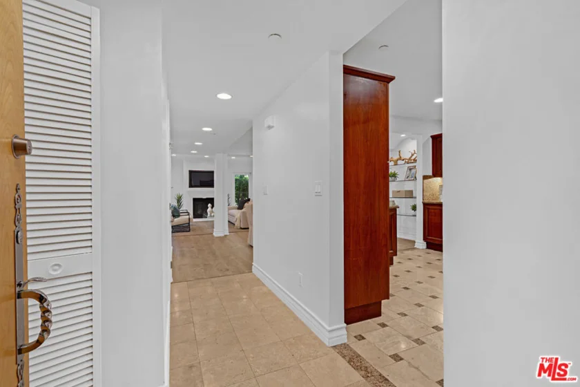 1838 Westholme Avenue #104 photo 4