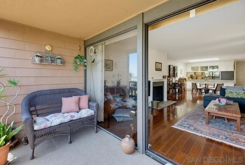 2942 Lawrence Street photo 32