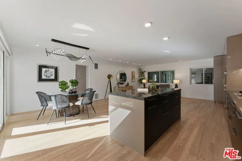1233 N Laurel Avenue #109 photo 2
