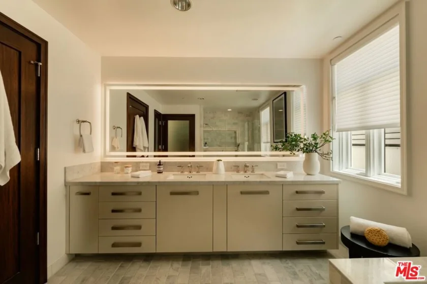 447 N Doheny Drive #101 photo 19