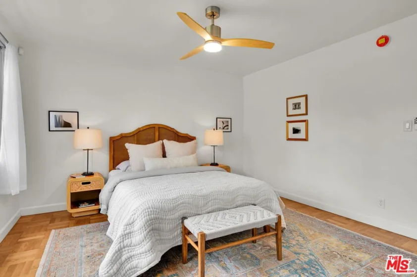 5226 Village Green photo 16