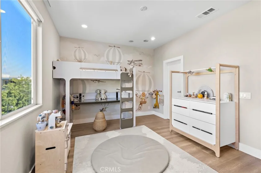 745 Beacon photo 29