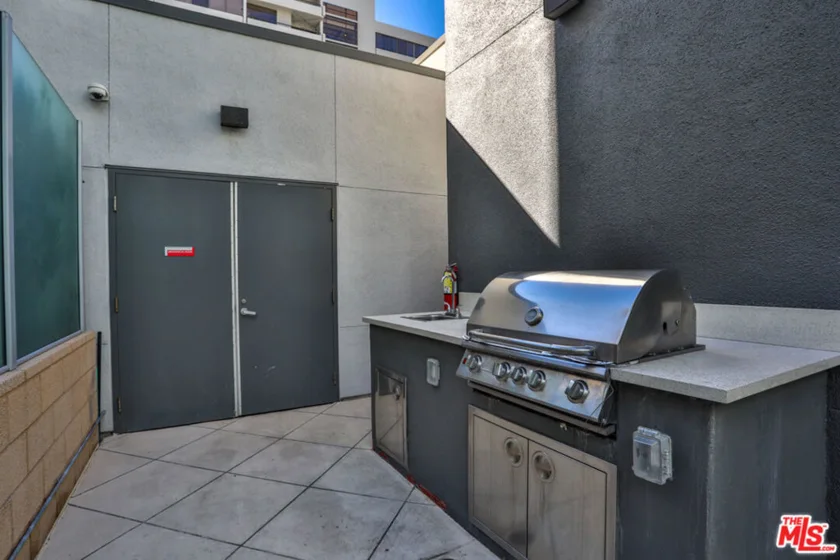 645 W 9th Street #201 photo 34