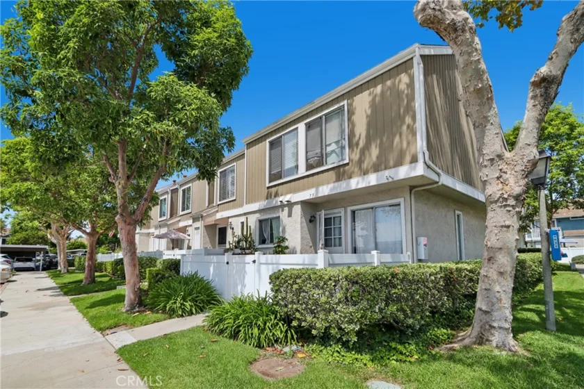 73 Bentwood Lane photo 4