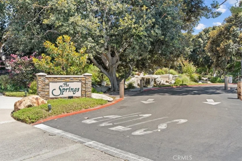 208 Springview photo 29