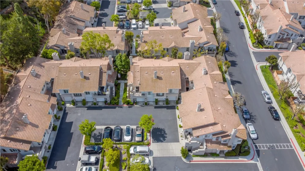 210 California Court photo 57