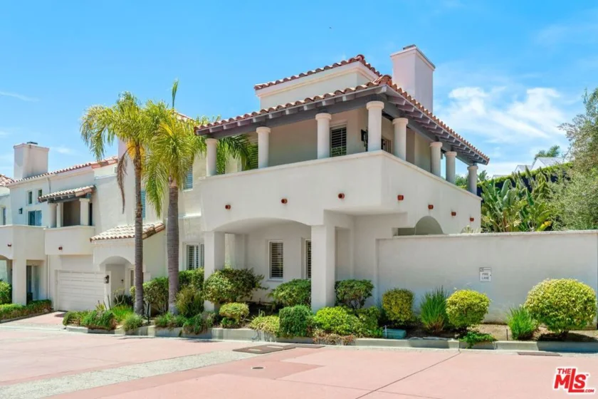 6435 Zumirez Drive #21 photo 1