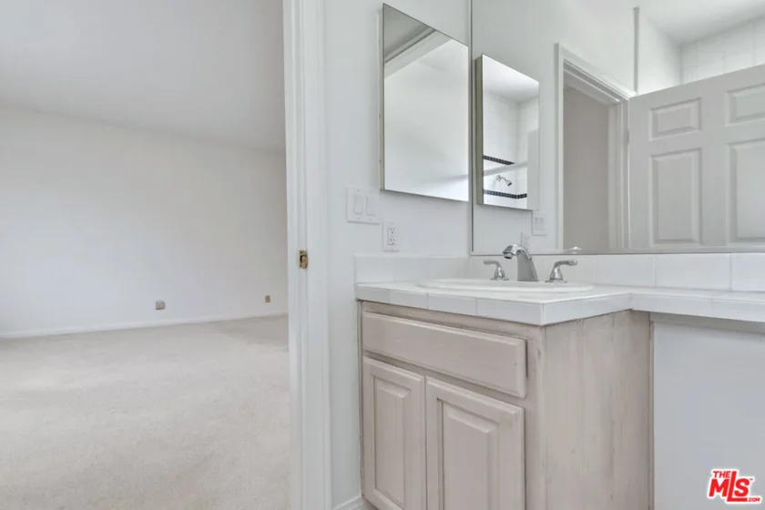 14570 Benefit Street #201 photo 31