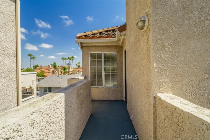 4561 Warner photo 33