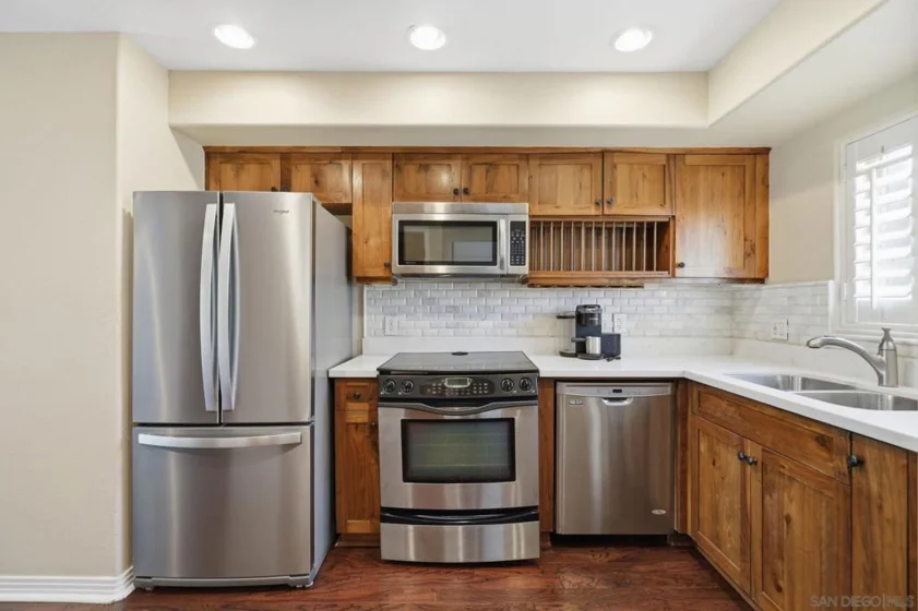 801 W Hawthorn #406 photo 21