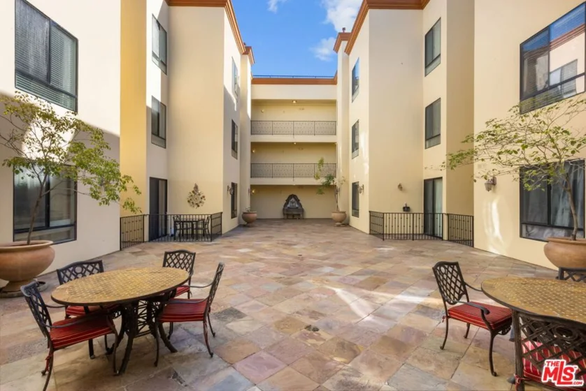 6938 Laurel Canyon Boulevard #310 photo 23
