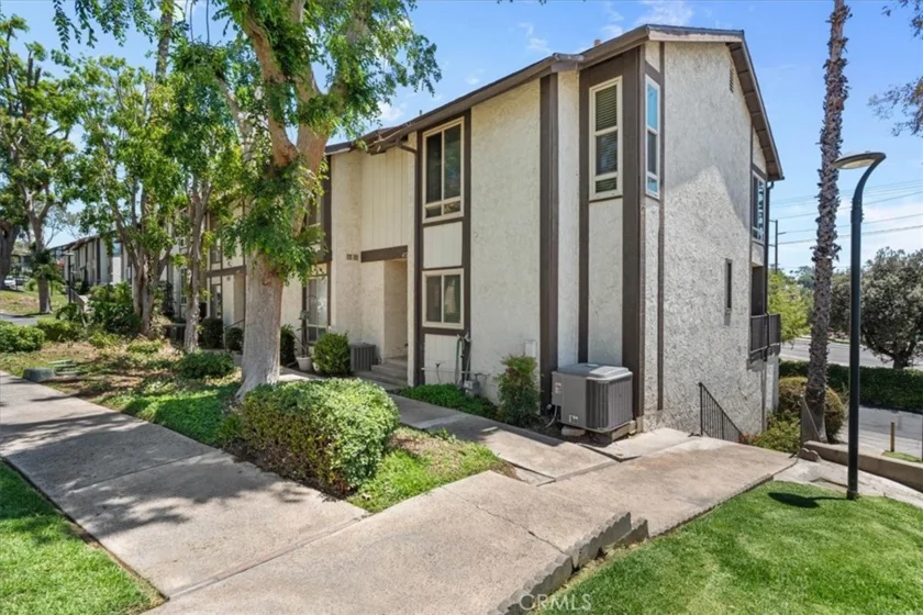 4727 Knickerbocker photo 2