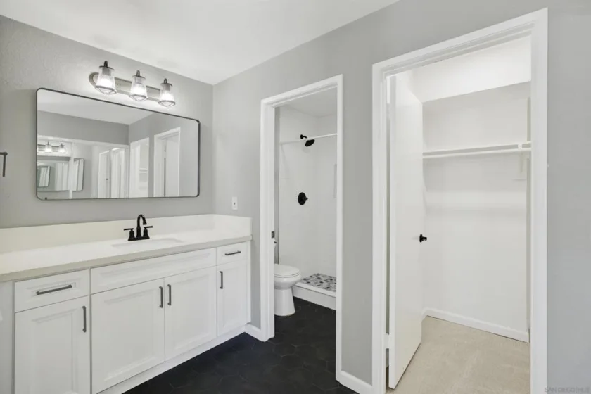 8878 Regents Road #201 photo 11