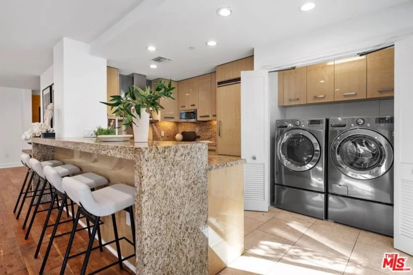447 N Doheny Drive #102 photo 15
