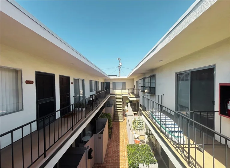 1522 S Centinela Avenue #204 photo 3