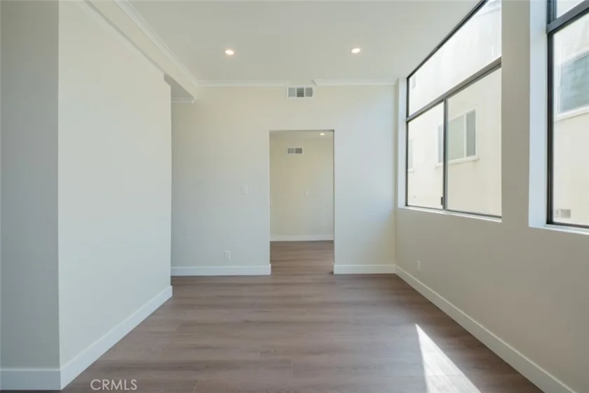 1305 N Columbus Avenue #112 photo 13