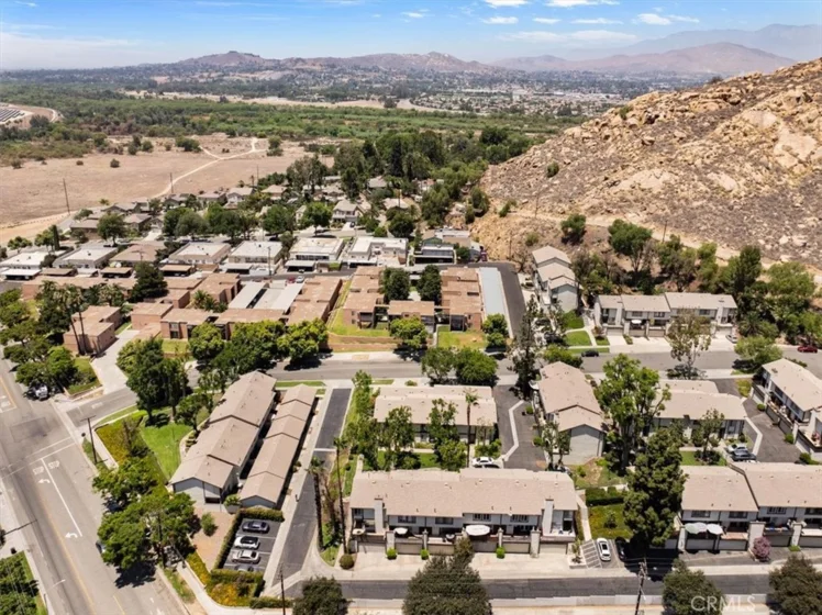 4727 Knickerbocker photo 32