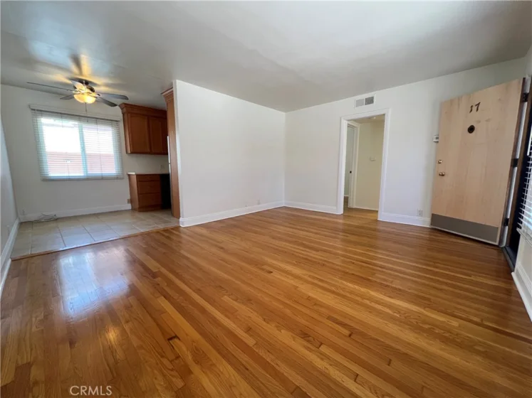 1023 E 1st #17 photo 23