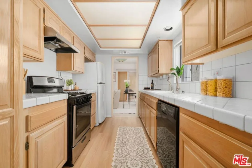 1932 Pelham Avenue #202 photo 20