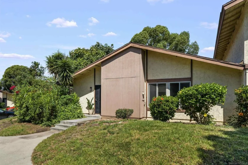 1725 Regency Way #C photo 1