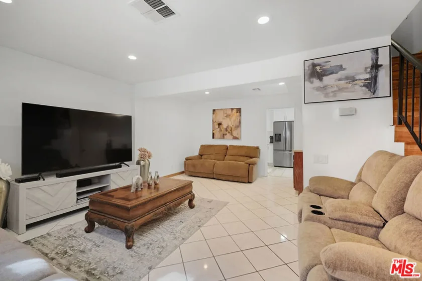 7422 Hazeltine Avenue #3 photo 8