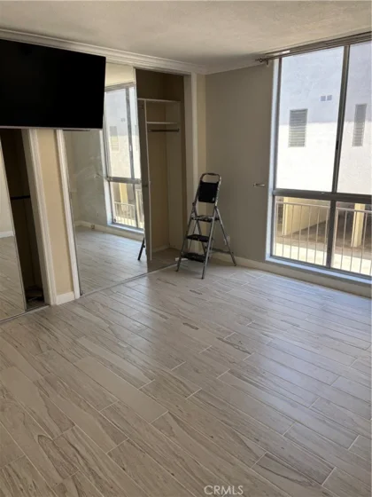 5625 Windsor photo 11