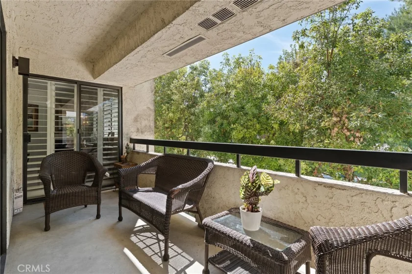 21650 Burbank #203 photo 18