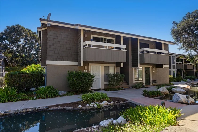 254 Streamwood photo 1