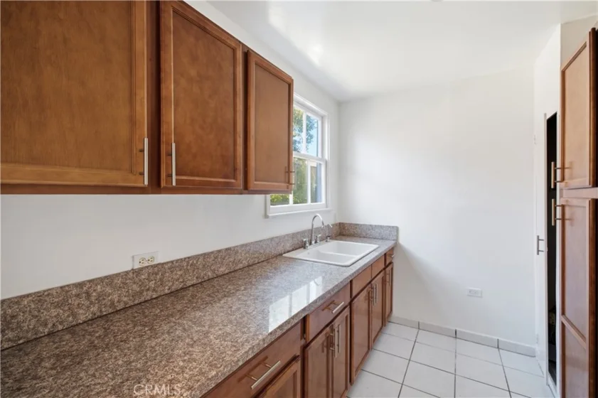 511 E Maple photo 10