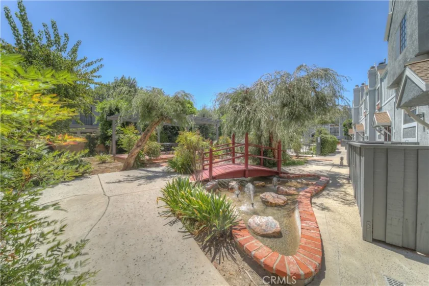 18100 Burbank #14 photo 37