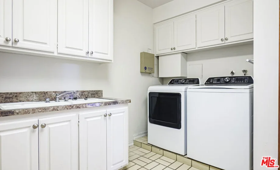 1220 Roxbury Drive #302 photo 38