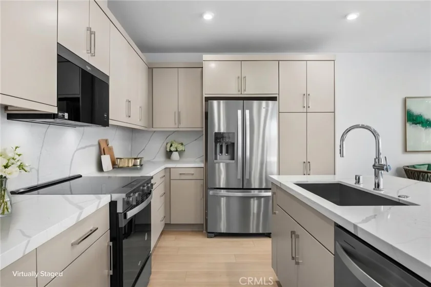 669 S Lyon Street photo 46