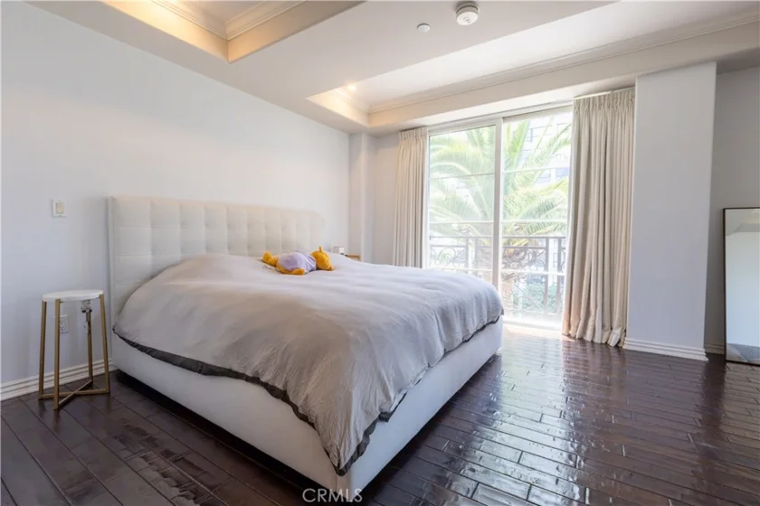 10795 Wilshire Boulevard #402 photo 4