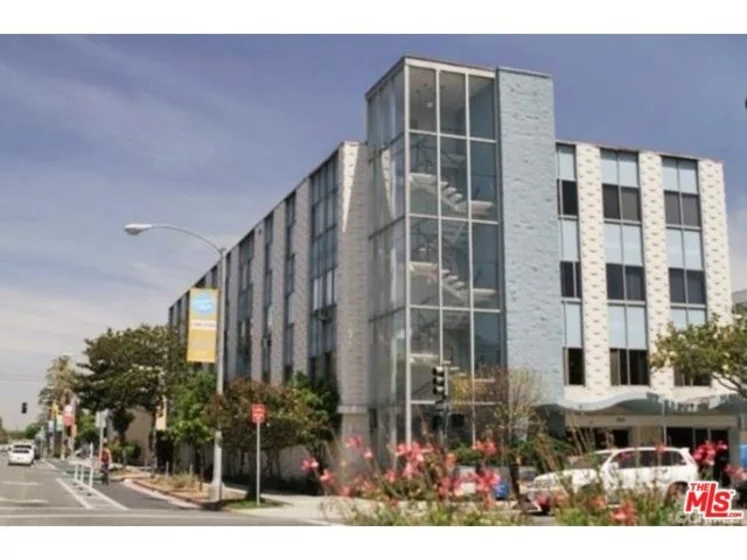 250 Linden Avenue #408 photo 1