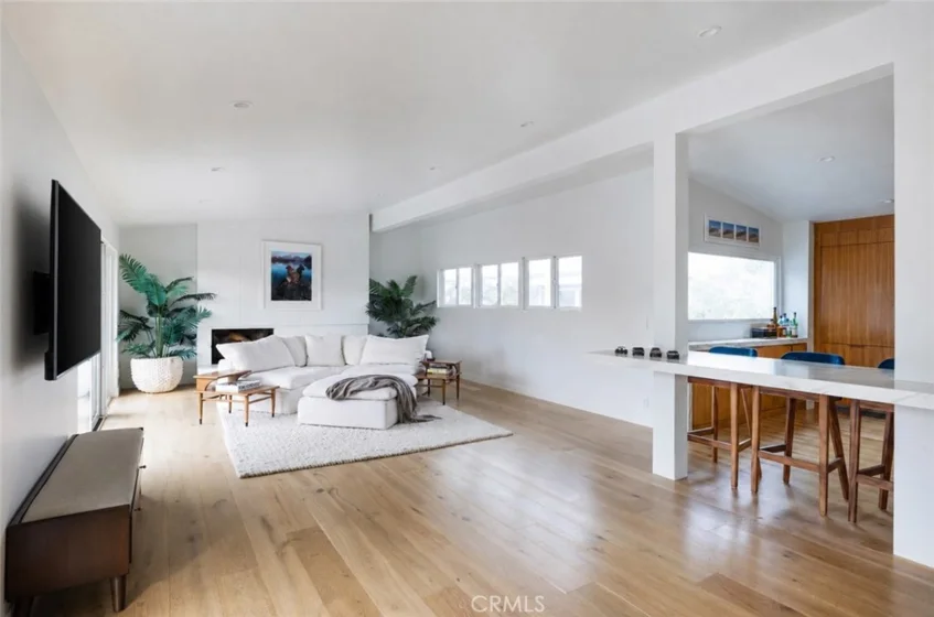 1504 Westcliff Drive #5 photo 3