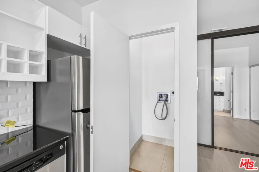 3810 Wilshire Boulevard #1108 photo 5