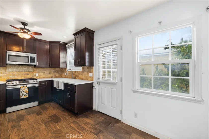 527 E Maple photo 12