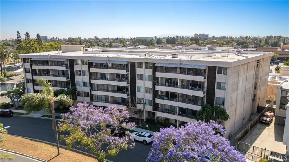 4505 California #402 photo 2