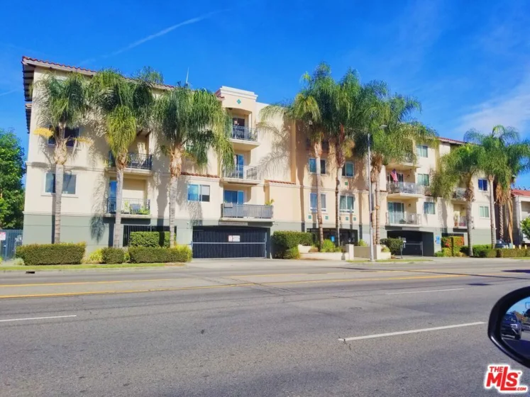 13941 Sherman Way #410 photo 1