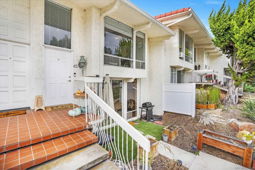 2311 Caringa Way photo 32